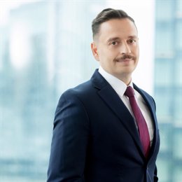 廉江市跑步运动协会：步履铿锵心向党