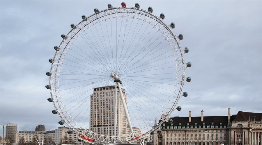 母女烈日救老人 牵出一段“接生缘”